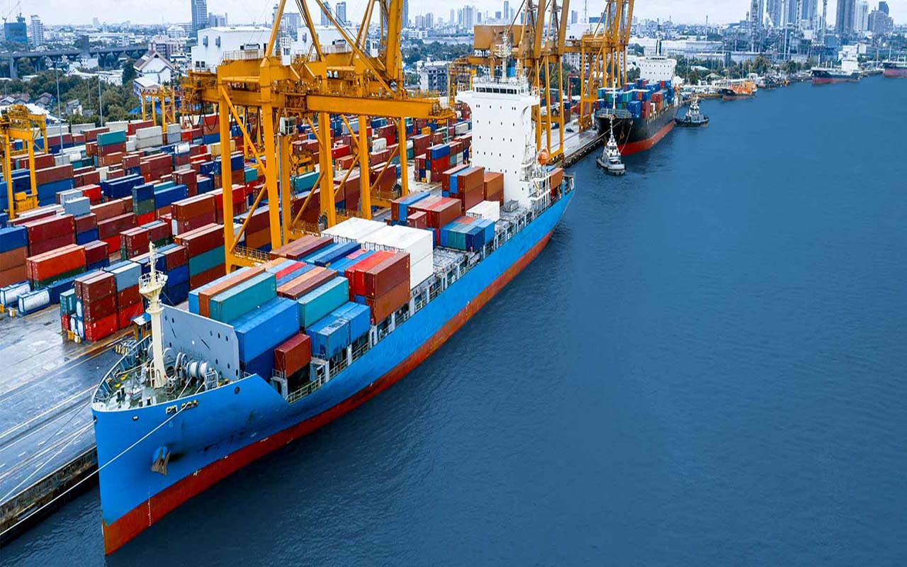 راهنمای جامع حمل بار از امارات به ایران | شرکت ترخیص کالا آریاناجم